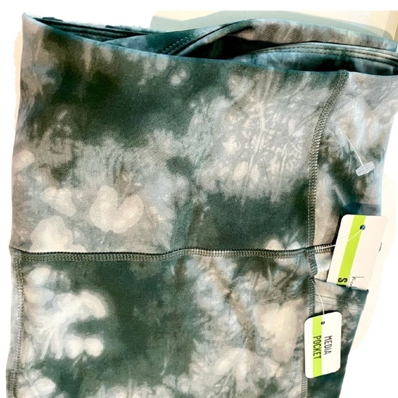 Nicole Miller Green Camo High Waisted Leggings 3X - Picture 5 of 9